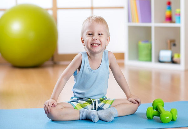 Yoga oynamak: çocuk için üç faydalı egzersiz