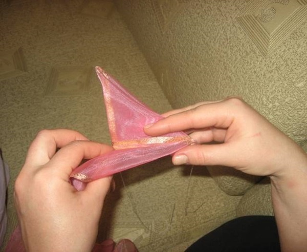 Kendi ellerinizle bir saten kurdele sopası nasıl hazırlanır
