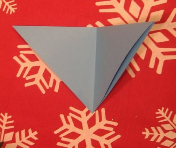 2017 Yeni Yılı için kendi elleriyle kağıtlarla güzel çizgiler - aşamalı diyagramlar ve fotoğraflar. Origami tekniğinde büyük kar taneleri çocukları için master dersleri