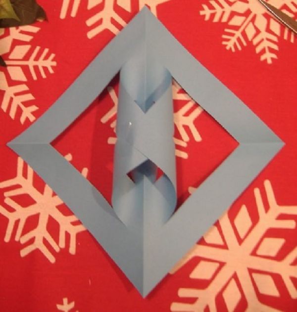 2017 Yeni Yılı için kendi elleriyle kağıtlarla güzel çizgiler - aşamalı diyagramlar ve fotoğraflar. Origami tekniğinde büyük kar taneleri çocukları için master dersleri