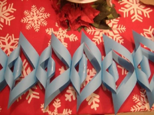 2017 Yeni Yılı için kendi elleriyle kağıtlarla güzel çizgiler - aşamalı diyagramlar ve fotoğraflar. Origami tekniğinde büyük kar taneleri çocukları için master dersleri