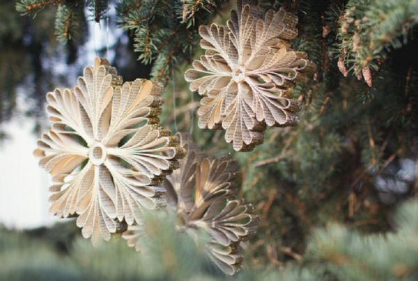 2017 Yeni Yılı için kendi elleriyle kağıtlarla güzel çizgiler - aşamalı diyagramlar ve fotoğraflar. Origami tekniğinde büyük kar taneleri çocukları için master dersleri