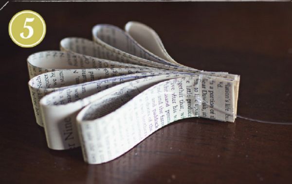 2017 Yeni Yılı için kendi elleriyle kağıtlarla güzel çizgiler - aşamalı diyagramlar ve fotoğraflar. Origami tekniğinde büyük kar taneleri çocukları için master dersleri