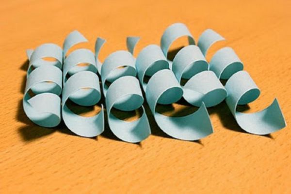 2017 Yeni Yılı için kendi elleriyle kağıtlarla güzel çizgiler - aşamalı diyagramlar ve fotoğraflar. Origami tekniğinde büyük kar taneleri çocukları için master dersleri