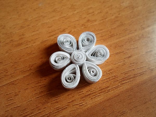 2017 Yeni Yılı için kendi elleriyle kağıtlarla güzel çizgiler - aşamalı diyagramlar ve fotoğraflar. Origami tekniğinde büyük kar taneleri çocukları için master dersleri