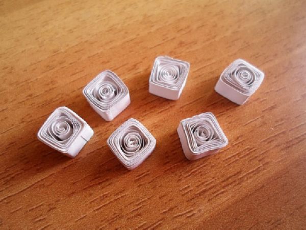 2017 Yeni Yılı için kendi elleriyle kağıtlarla güzel çizgiler - aşamalı diyagramlar ve fotoğraflar. Origami tekniğinde büyük kar taneleri çocukları için master dersleri