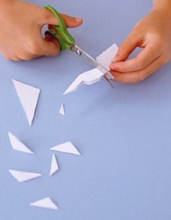 2017 Yeni Yılı için kendi elleriyle kağıtlarla güzel çizgiler - aşamalı diyagramlar ve fotoğraflar. Origami tekniğinde büyük kar taneleri çocukları için master dersleri