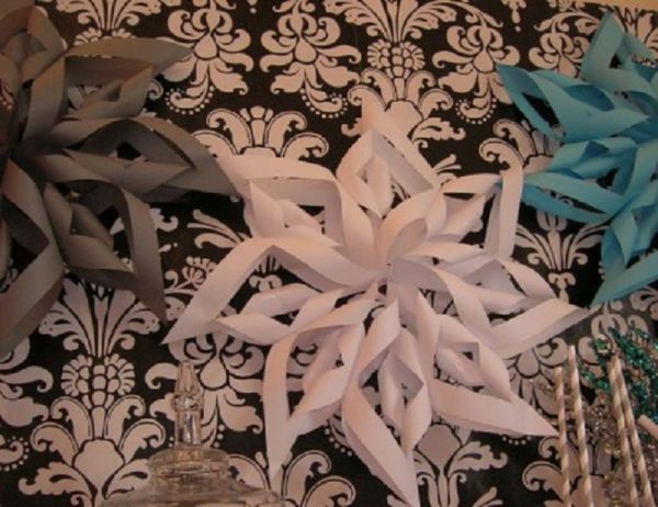 2017 Yeni Yılı için kendi elleriyle kağıtlarla güzel çizgiler - aşamalı diyagramlar ve fotoğraflar. Origami tekniğinde büyük kar taneleri çocukları için master dersleri