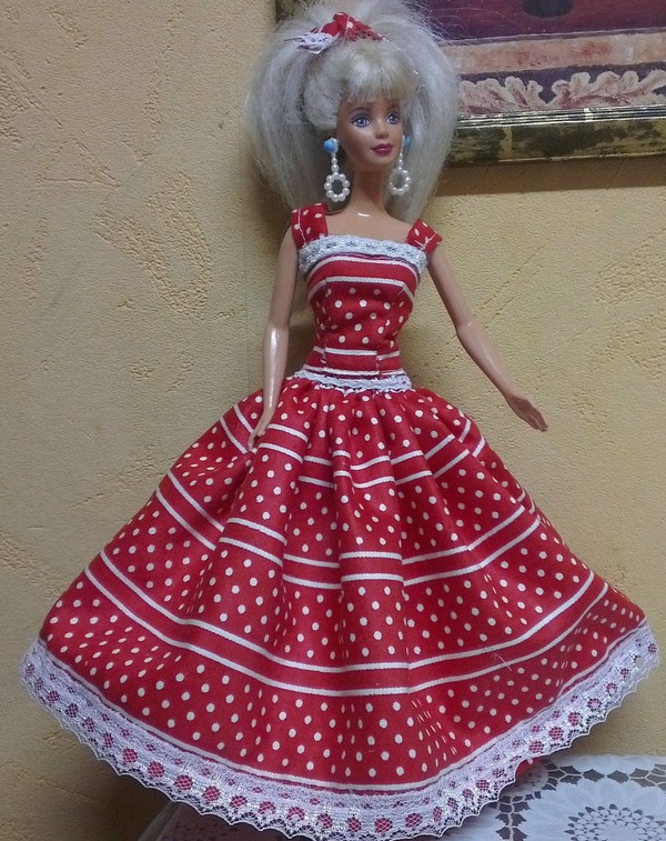Barbie'nin kendi elleri için elbiseler - desenler ve desenler
