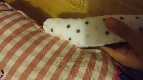 Kendi ellerinizle yumuşak oyuncak tavşan