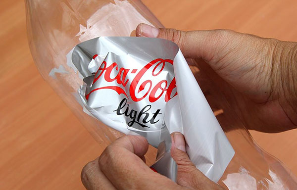 Kendi elleriyle bahçe ve meyve bahçesi için plastik şişelerden yeni el işleri