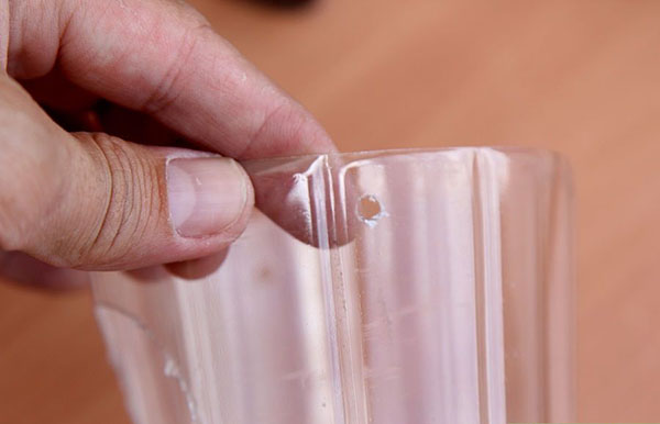 Kendi elleriyle bahçe ve meyve bahçesi için plastik şişelerden yeni el işleri