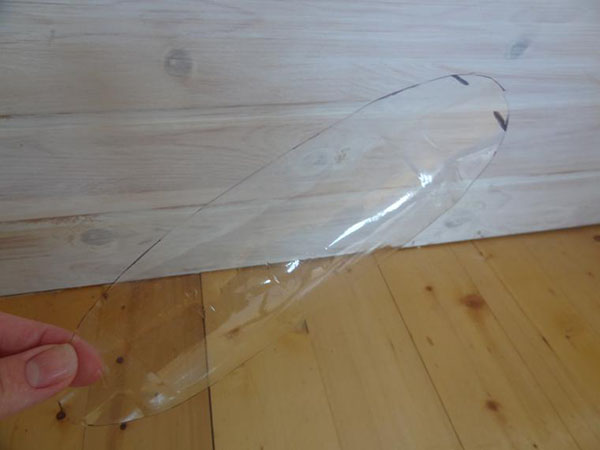 Kendi elleriyle bahçe ve meyve bahçesi için plastik şişelerden yeni el işleri