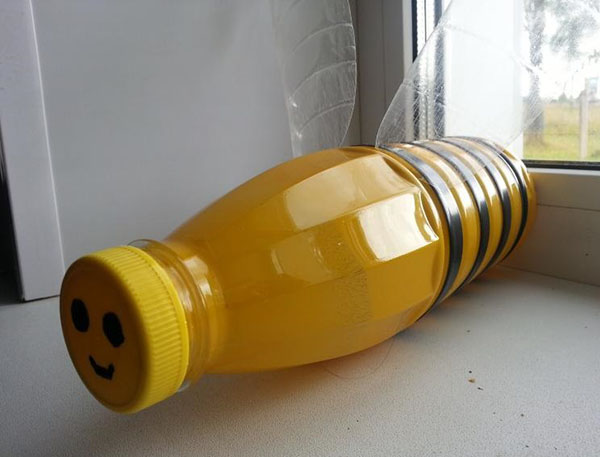 Kendi elleriyle bahçe ve meyve bahçesi için plastik şişelerden yeni el işleri