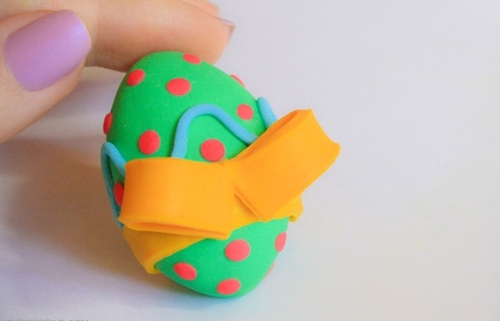 Kendi elleriyle çocuklar için plastik bezlerden el işleri