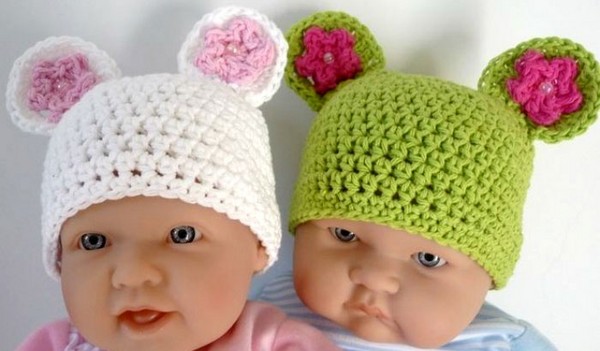 Kız çocuklar için örme şapkalar: talimatlar ve şemalar