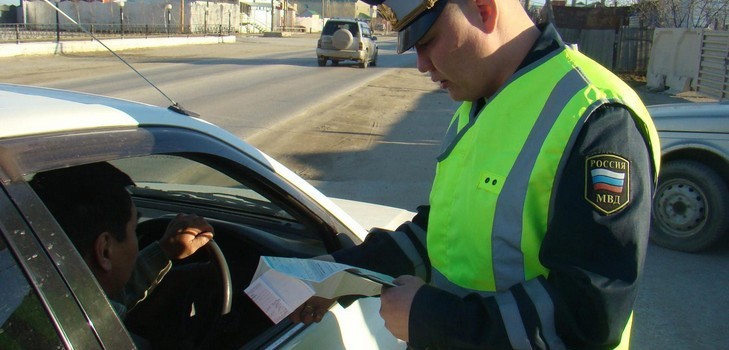 Samara'da sürücü ehliyeti için Devlet Trafik Güvenliği Müfettişliği para cezaları hakkında nasıl bilgi edinebilirsiniz?