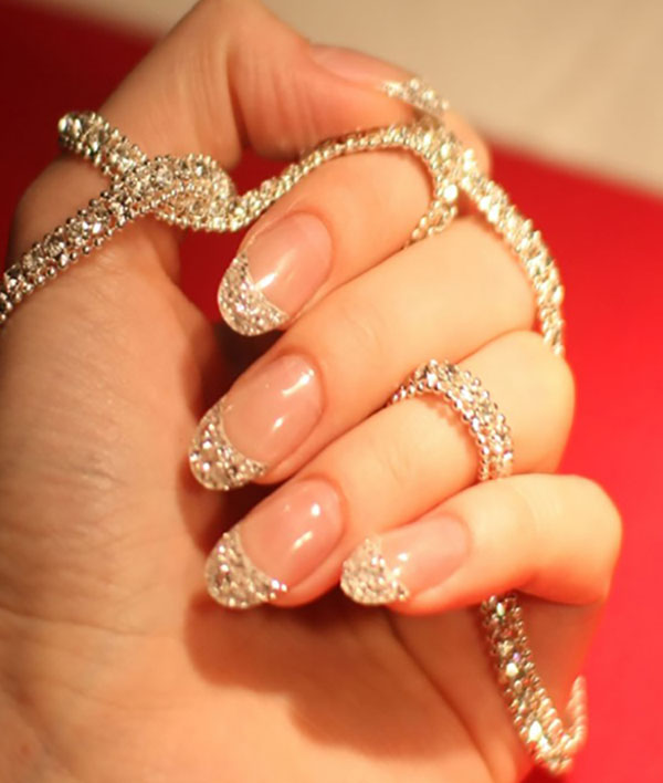 Kış maniküründe 2016-2017 kremi olarak Glitter ve Swarovski taşlar