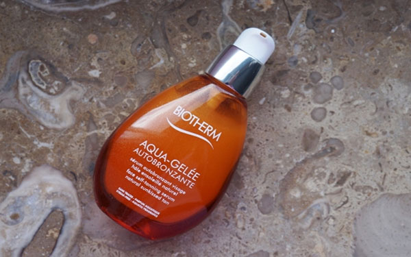 Kadife ciltler için Biotherm Aqua-Gelée Solaire plaj hattı