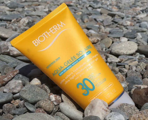 Kadife ciltler için Biotherm Aqua-Gelée Solaire plaj hattı