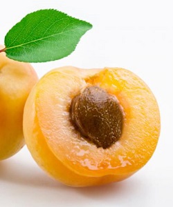 Kayısı kemiklerine sahip limon