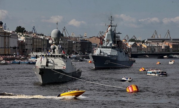Tebrikler Donanma Günü-2016 - kısa ve komik ayet ve nesir. 2016 yılında Moskova, St. Petersburg, Kronstadt, Sivastopol, Novorossiysk'de Deniz Kıyısı Günü için şenlik programı