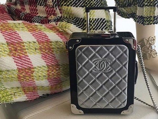 Yol çağrıları: Chanel'den debriyaj bavulu Trolley Minaudiere