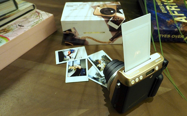 Moda Kamera: Michael Kors X Fijifilm Instax Mini 70