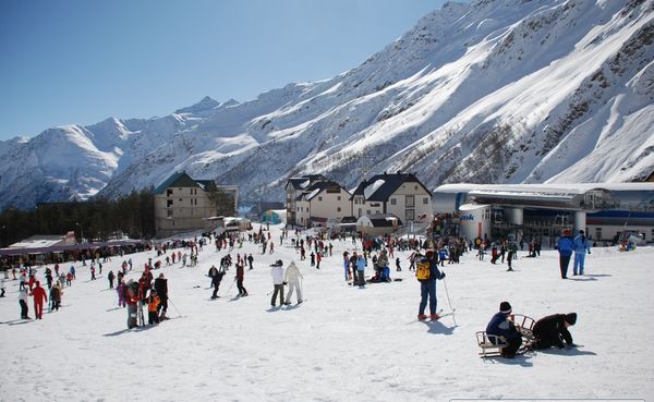 Elbrus bölgesinin Rusya'nın dağ kayak tatil köyleri