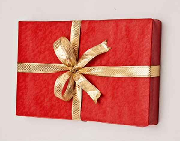 Bir hediye kâğıdına nasıl paketlenir