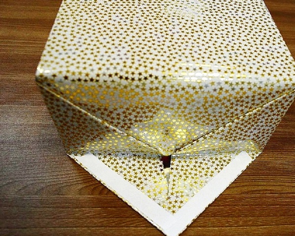 Bir hediye kâğıdına nasıl paketlenir