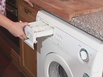 Bir çamaşır makinesini temizleme