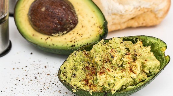 Düzgün avokado yemeyi nasıl