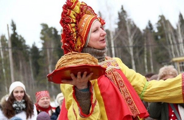 Maslenitsa-2016: ana gelenekler ve güzel tebrikler
