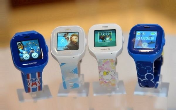 Birinci sınıf öğrencilerine hediye: çocukların akıllı saatleri Huawei Honor Xiao K