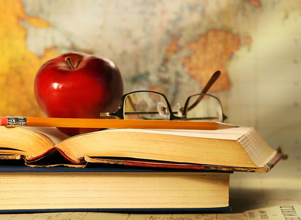 1 Eylül 2017'de öğrenciler ve öğrenciler için tebrikler