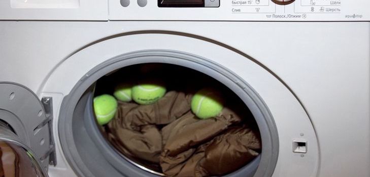 Aşağı ceketi bir çamaşır makinesinde yıkamak kolaydır