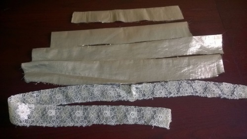 Kendi elleriyle düğün şampanyasını süsleme