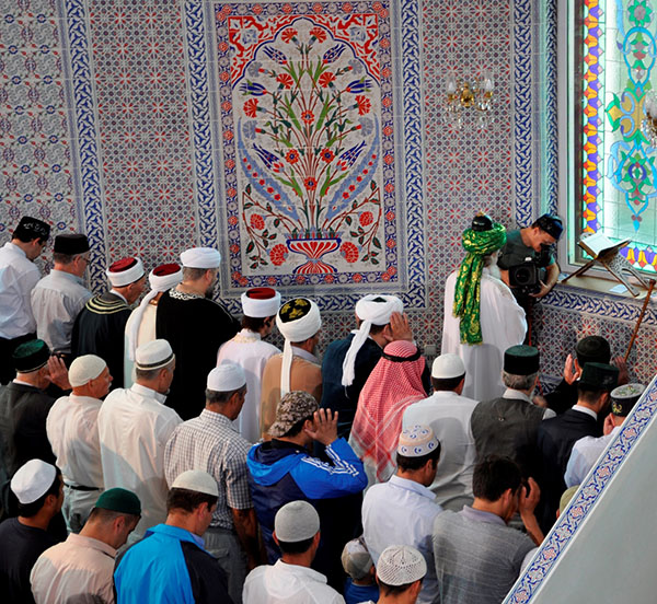 Müslümanlar için Uraza Bayram-2017 için tebrikler