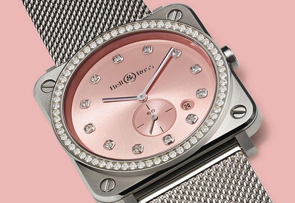 Pembe ışığın içinde geçen süre: Bell & Ross'dan Novarosa saatleri