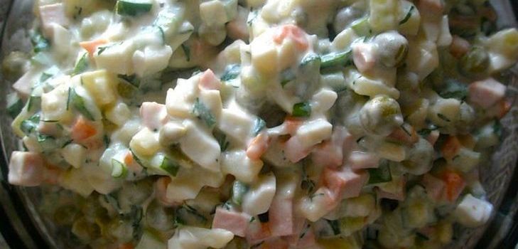 Zeytinli salata. Ve onunla ilgili her şeyi biliyor musun?