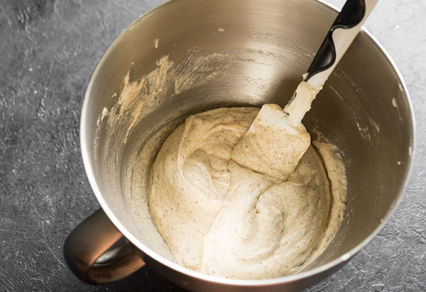 Cevizli meringue için zarif ve basit bir tarifi