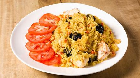 Tavuklu lezzetli bir pilavı nasıl pişirirsiniz?