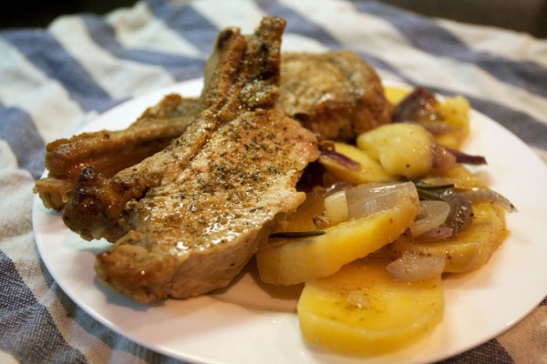 Domuz eti ile haşlanmış patates: en iyi tarifler