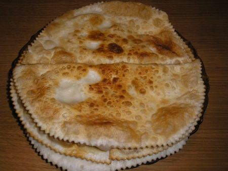 Etli domuz pastaları - chebureks Etli domuz pastaları - chebureks