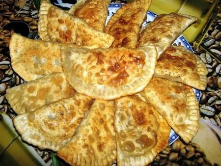 Etli domuz pastaları - chebureks Etli domuz pastaları - chebureks