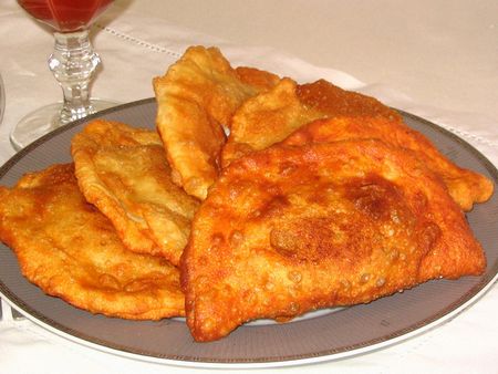 Etli domuz pastaları - chebureks Etli domuz pastaları - chebureks