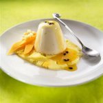 Hindistan cevizi panna cotta ve prune sos ile