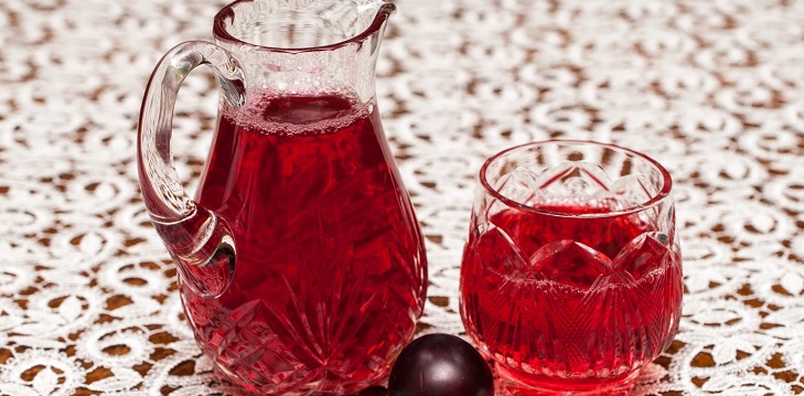 Kış için erik kompozisyonu