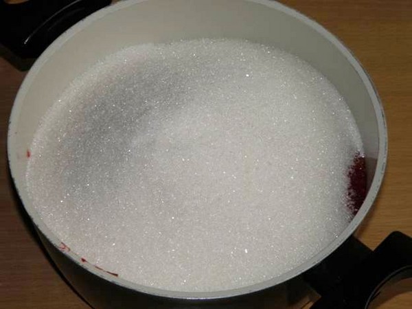 Ahududularla pişirmeden kış için şeker, Pyatiminutka, dondurucuda. Şeker ile rendelenmiş taze ahududanlar için reçete